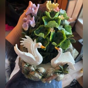 HERITAGE MINT LTD. Collection Swans Flowers Music Box 🎵 Decoration